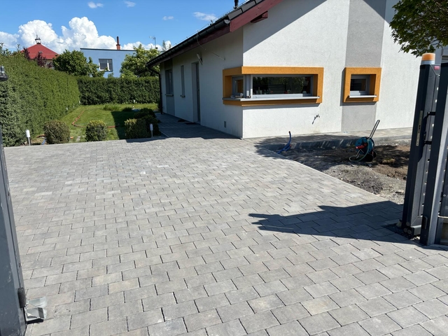 Zámková dlažba – Ostrava Nová Bělá (detail)